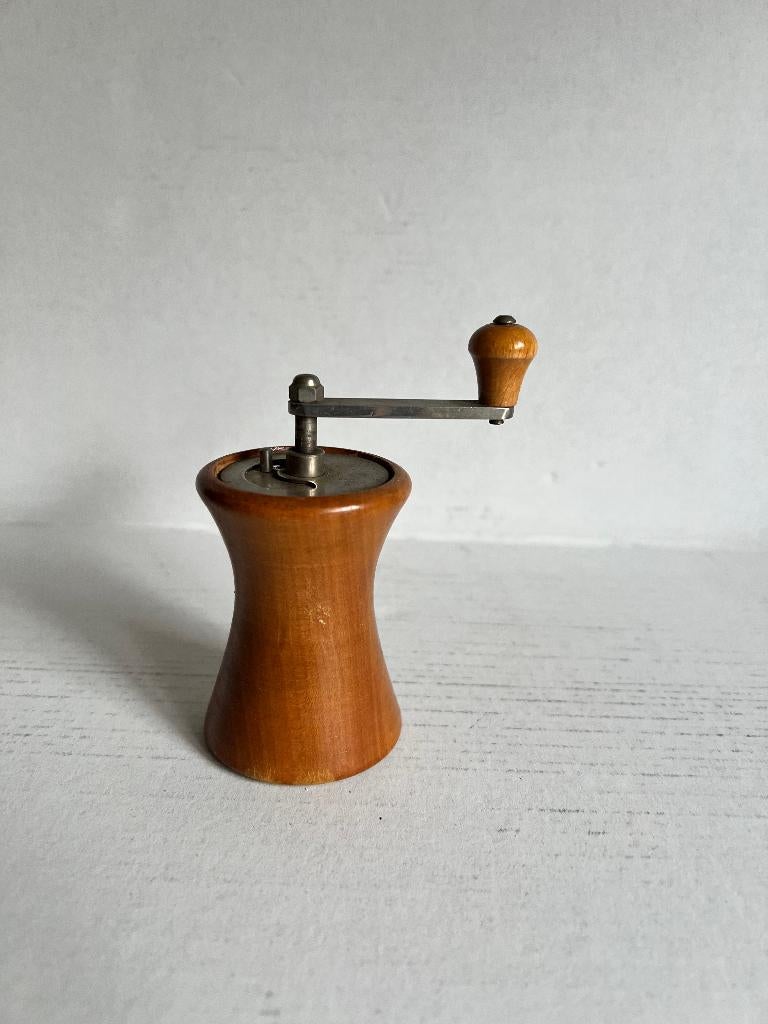 Nostalgisch Vintage antiek pepermolen met slinger, Antiek en Kunst, Antiek | Keukenbenodigdheden, Ophalen of Verzenden