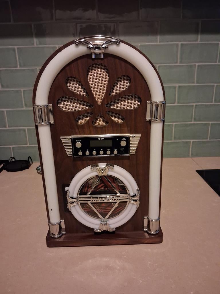 Jukebox met radio en cd speler. Merk Roadhouse., Ophalen
