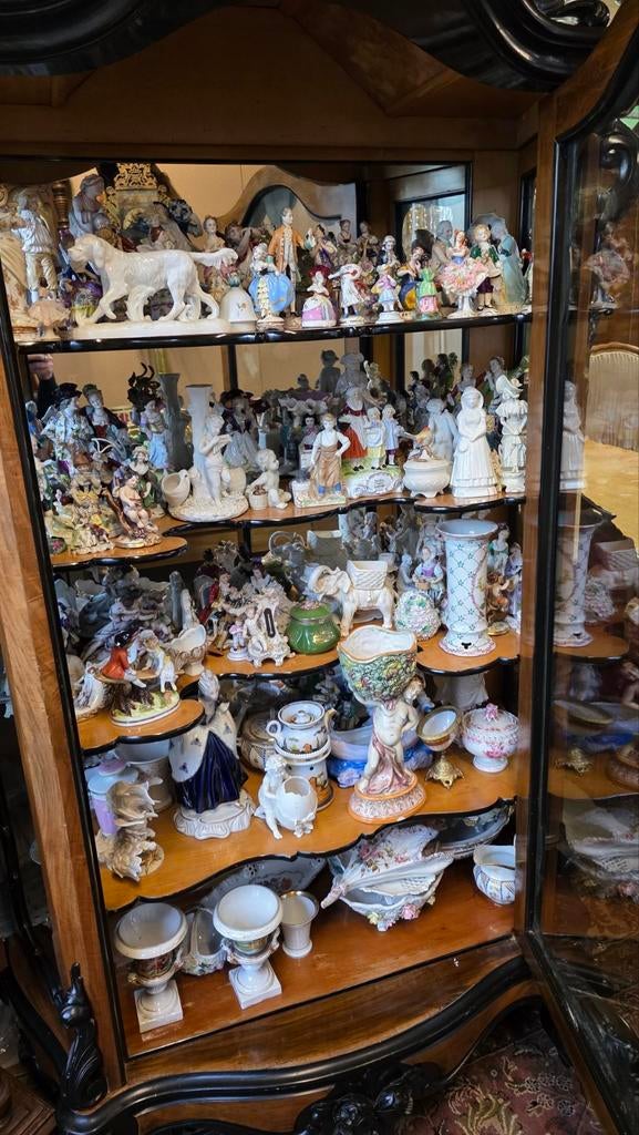 Verzameling ANTIEK  porselein 200 stuks