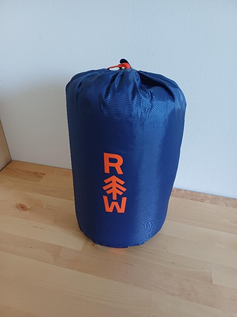 Redwood (Vrijbuiter) Plum Slaapzak Junior, Caravans en Kamperen, Slaapzakken, Ophalen of Verzenden, Zo goed als nieuw