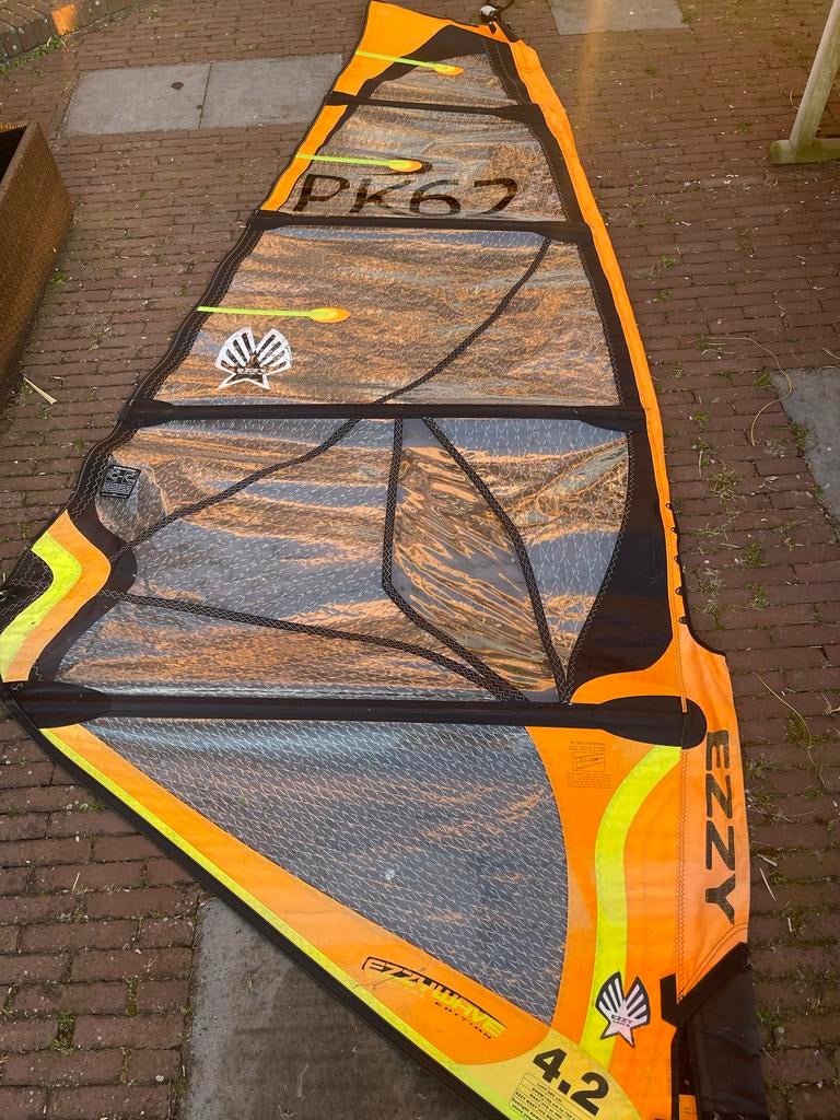Windsurf set — Mistral Ventura LCS + Ezzy Wave 4.2, Watersport en Boten, Windsurfen, Ophalen, Gebruikt, 300 cm of meer, Met vin(nen)