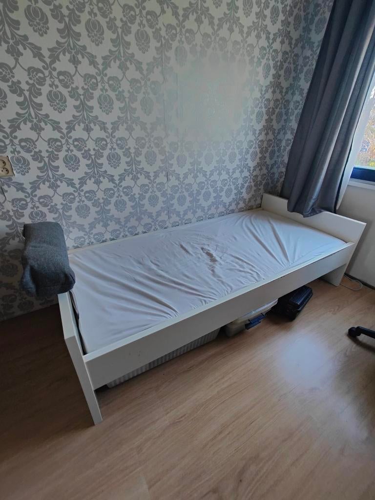 Wit eenpersoonsbed met matras, Ophalen, Gebruikt