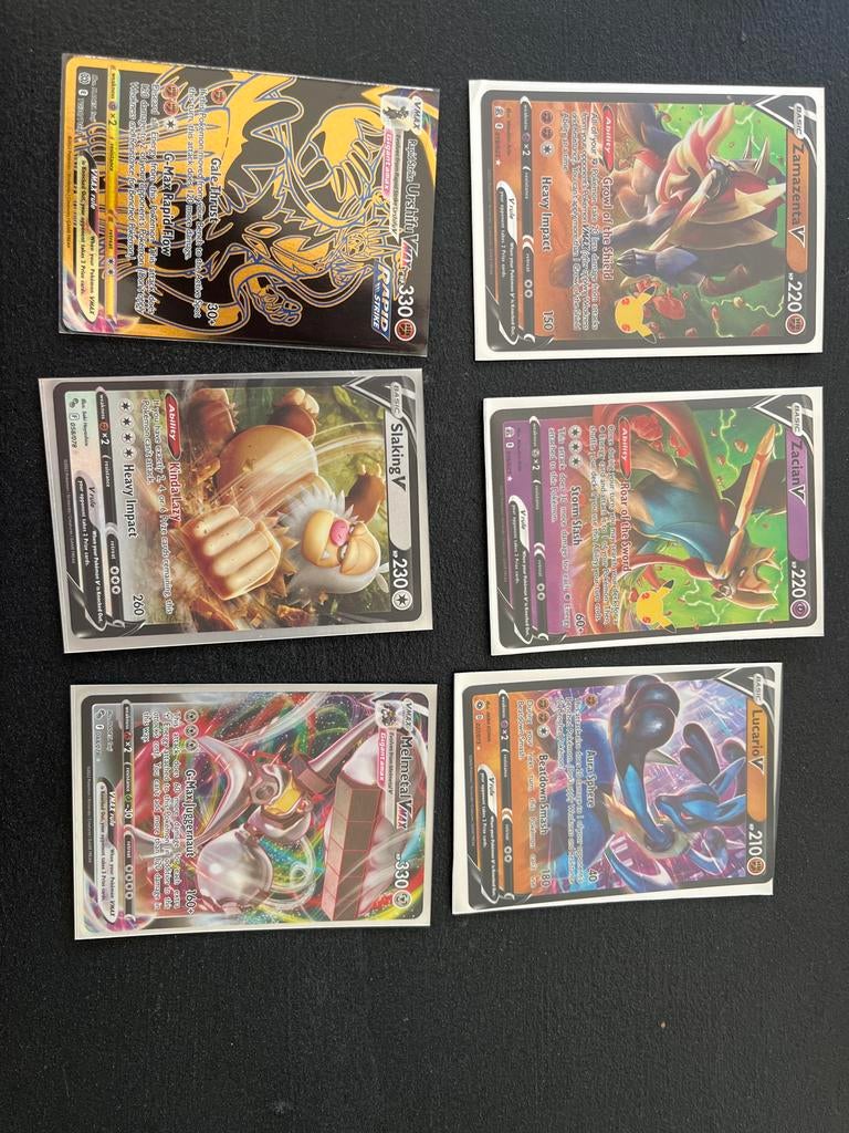 Diverse Pokémon V en VMAX kaarten in soft sleeves, Hobby en Vrije tijd, Verzamelkaartspellen | Pokémon, Ophalen of Verzenden, Gebruikt
