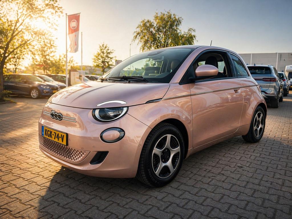Fiat 500 Passion 42 kWh |Carplay | Camera | Parkeersensoren, Auto's, 12 maanden, Gebruikt, 118 pk, Overige kleuren