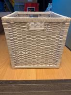 Witte rieten mand van IKEA - Perfect voor opbergen, Huis en Inrichting, Woonaccessoires | Schalen en Manden, Ophalen, Gebruikt
