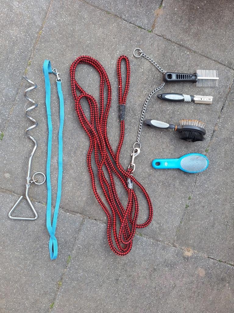 Honden items zoals borstels en touw met anker, Dieren en Toebehoren, Ophalen