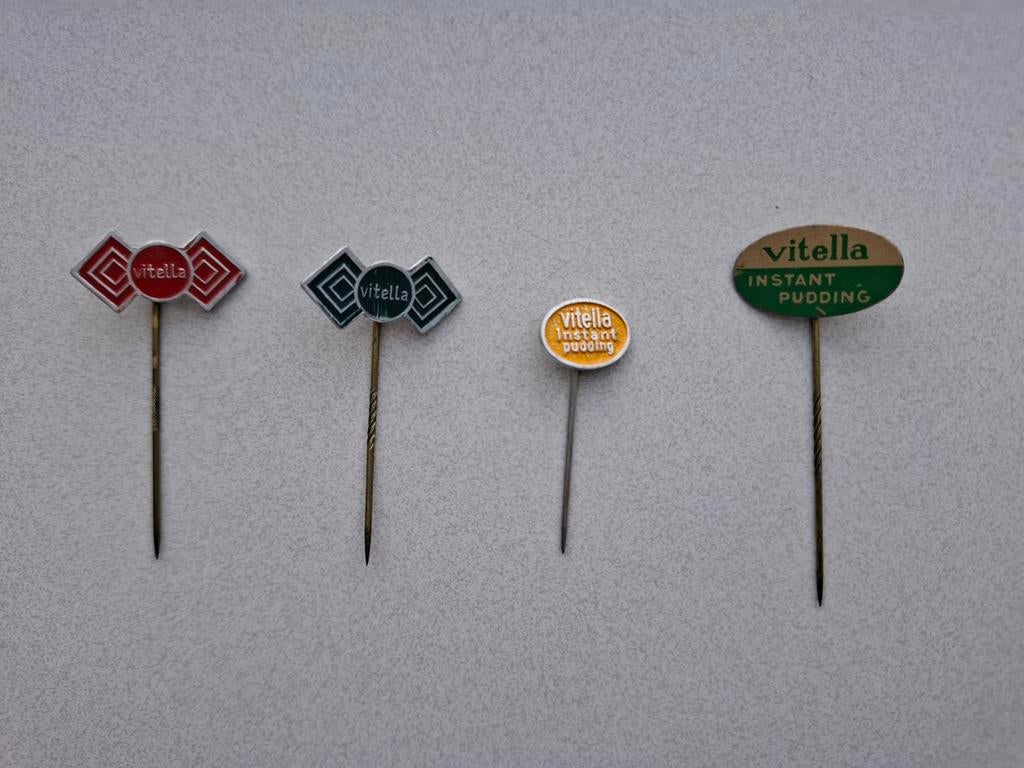 Vintage speldjes pins prikkers Vitella instant pudding, Verzamelen, Ophalen of Verzenden, Gebruikt, Merk