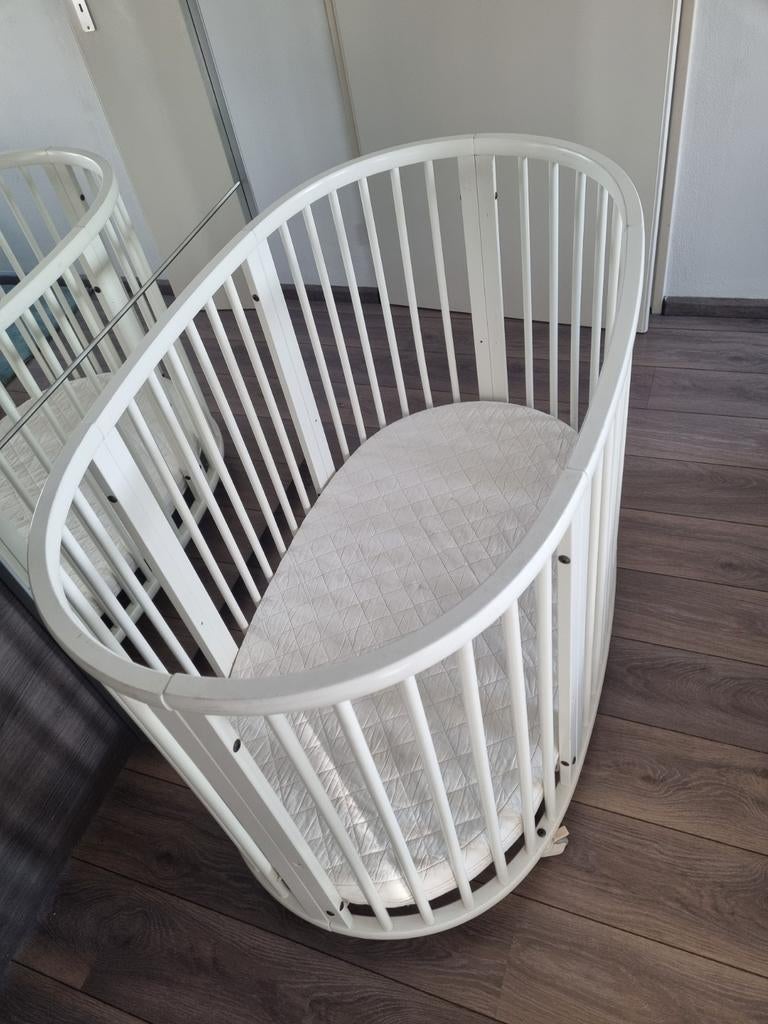 Stokke Sleepi Mini en Stokke Sleepi Ledikant Wit, Kinderen en Baby's, Babywiegjes en Ledikanten, Ophalen, Zo goed als nieuw, Ledikant