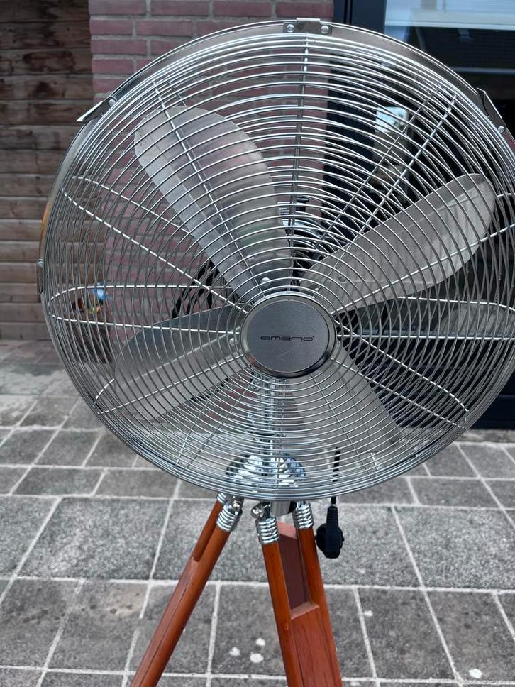 Emerio Vloerventilator met Houten Statief, Witgoed en Apparatuur, Ventilatoren, Gebruikt, Vloerventilator, Ophalen