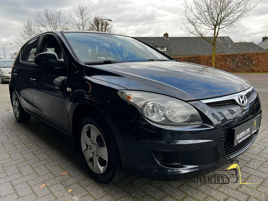 Hyundai I30 1.4i Active Cool / apk 3-2027, Voorwielaandrijving, Gebruikt, 1396 cc, Zwart