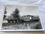 trein op rails, jaren '60 afm is 16x 12 cm, 1960 tot 1980, Gebruikt, Foto, Ophalen of Verzenden