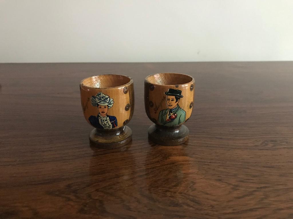 Set van 2 houten eierdopjes decor man en vrouw nostalgie, Antiek en Kunst, Ophalen of Verzenden