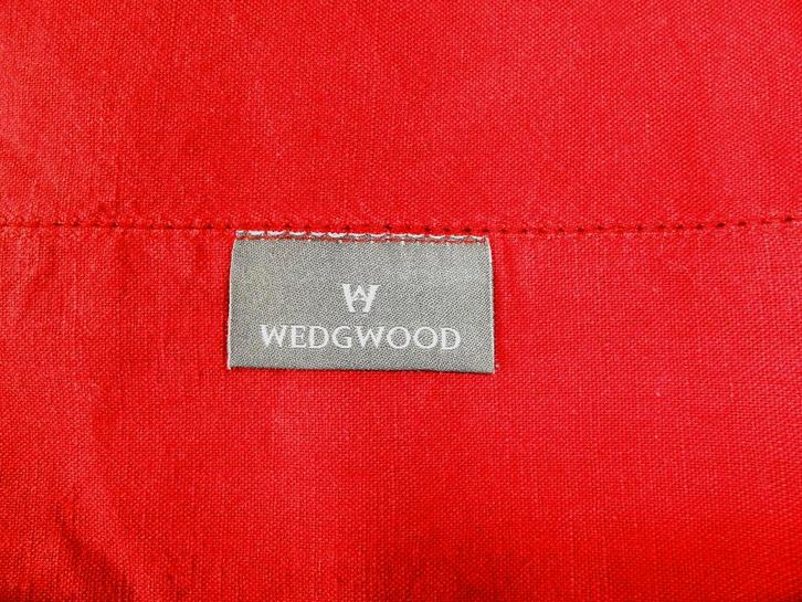 Wedgwood rode kerst kleed zie foto's, Huis en Inrichting, Keuken | Textiel, Gebruikt, Tafelkleed of Tafelzeil, Rood, Ophalen of Verzenden