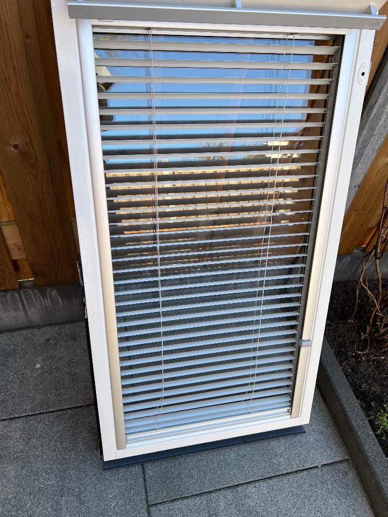 Velux dakraam luxaflex (66x118cm), Ophalen, Minder dan 75 cm, Raamkozijn, Aluminium