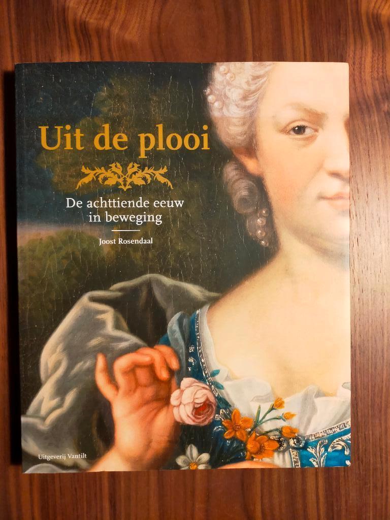 Uit de Plooi - De achttiende eeuw in beweging (als nieuw), Ophalen of Verzenden, 17e en 18e eeuw, Zo goed als nieuw