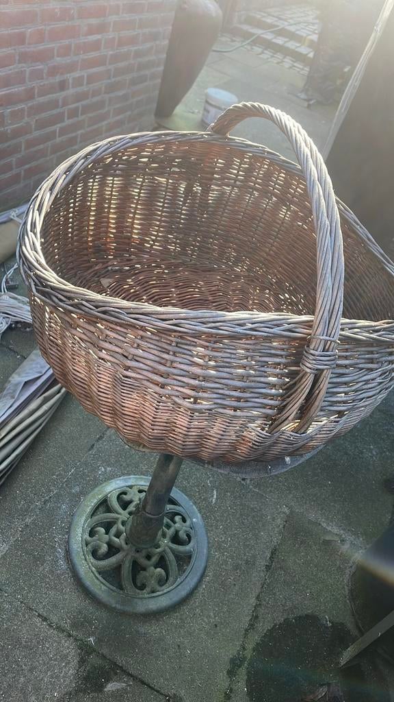 Grote rieten mand, Ophalen, Zo goed als nieuw, Rond, Minder dan 30 cm