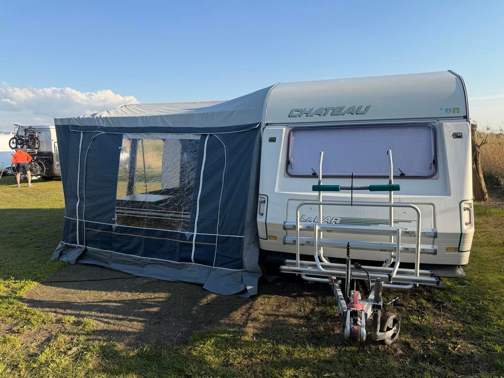 Chateau La Car caravan met voortent en luivel, Caravans en Kamperen, Caravans, Treinzit, 750 - 1000 kg, Particulier, 4 tot 5 meter