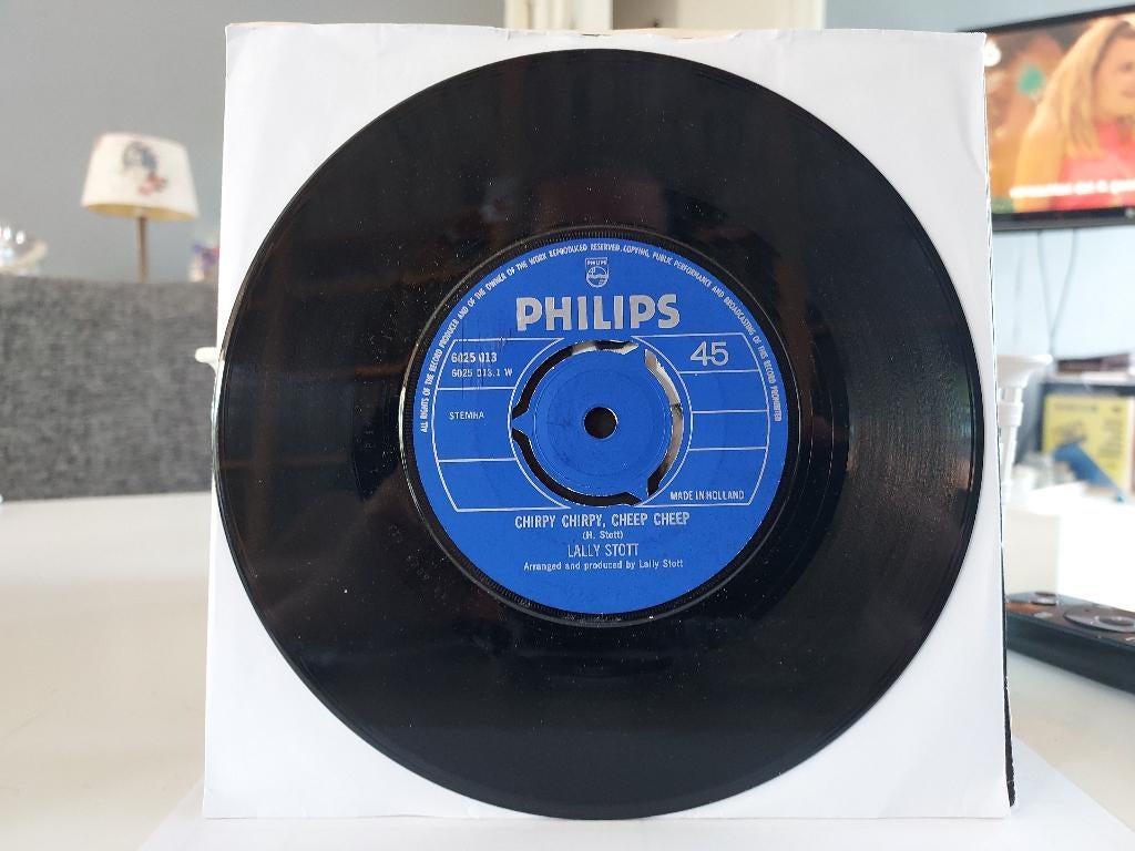7" Single Lally Stott - Chirpy Chirpy, Cheep Cheep / Henry J, Gebruikt, 7 inch, Single, Ophalen of Verzenden