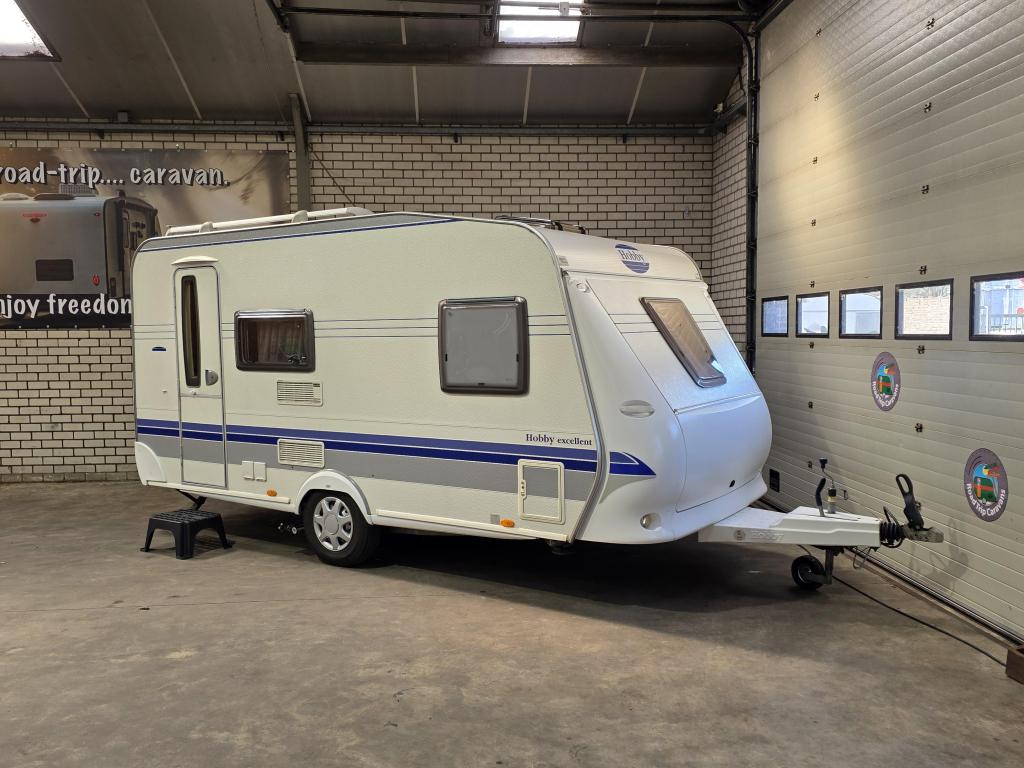 Hobby Excellent 410 SFE / Frans bed / Voortent / Mover, Caravans en Kamperen, Schokbreker, Hobby, Bedrijf, Treinzit