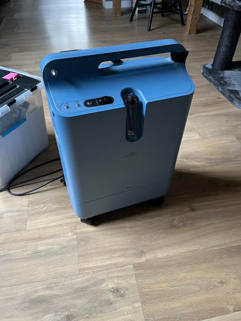 Zuurstofconcentrator incl. Hulp/aansluitmiddelen, Diversen, Verpleegmiddelen, Ophalen, Zo goed als nieuw