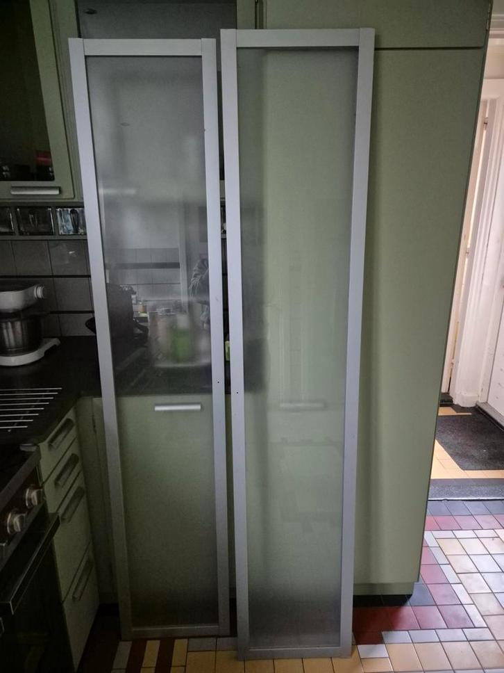 Billy boekenkast boekenkastdeuren ikea melkglas zilverkleur, Huis en Inrichting, Kasten | Vitrinekasten, Gebruikt, Ophalen