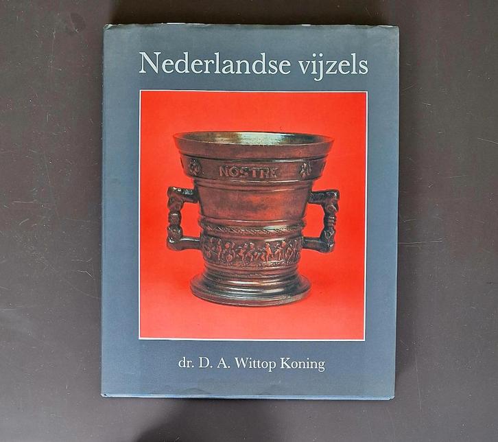 Boek : Nederlandse vijzels - dr D.A. Wittop Koning, Antiek en Kunst, Antiek | Overige Antiek, Ophalen of Verzenden