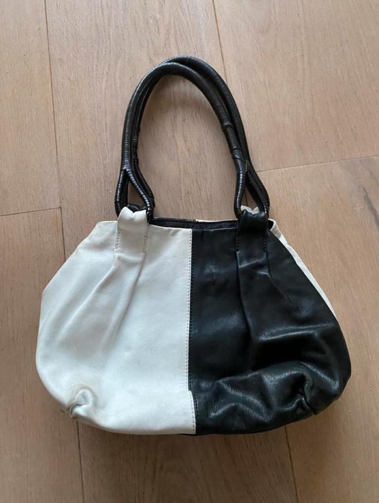 Zwart wit tas leer, Ophalen of Verzenden, Gebruikt, Wit, Schoudertasje