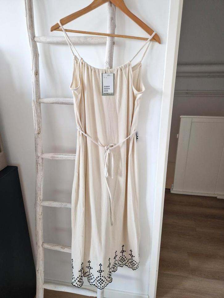 Nieuwe H&M jurk maat S, Kleding | Dames, Jurken, Nieuw, Maat 36 (S), Beige, Knielengte, Ophalen of Verzenden