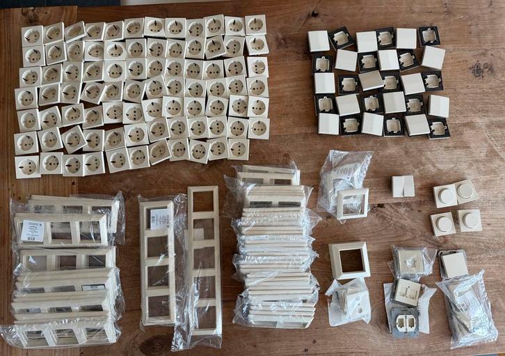 Jung as500 creme schakelmateriaal, Doe-het-zelf en Verbouw, Elektra en Kabels, Gebruikt, Overige typen, Ophalen of Verzenden