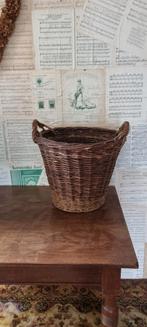 Stoere oude rotan mand, Ophalen