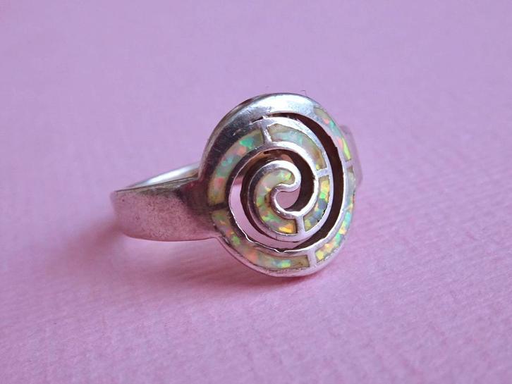 jwg Vintage 90s spiraal design ring gekleurd opaal zilver, Sieraden, Tassen en Uiterlijk, Antieke sieraden, Ring, Zilver, Met edelsteen