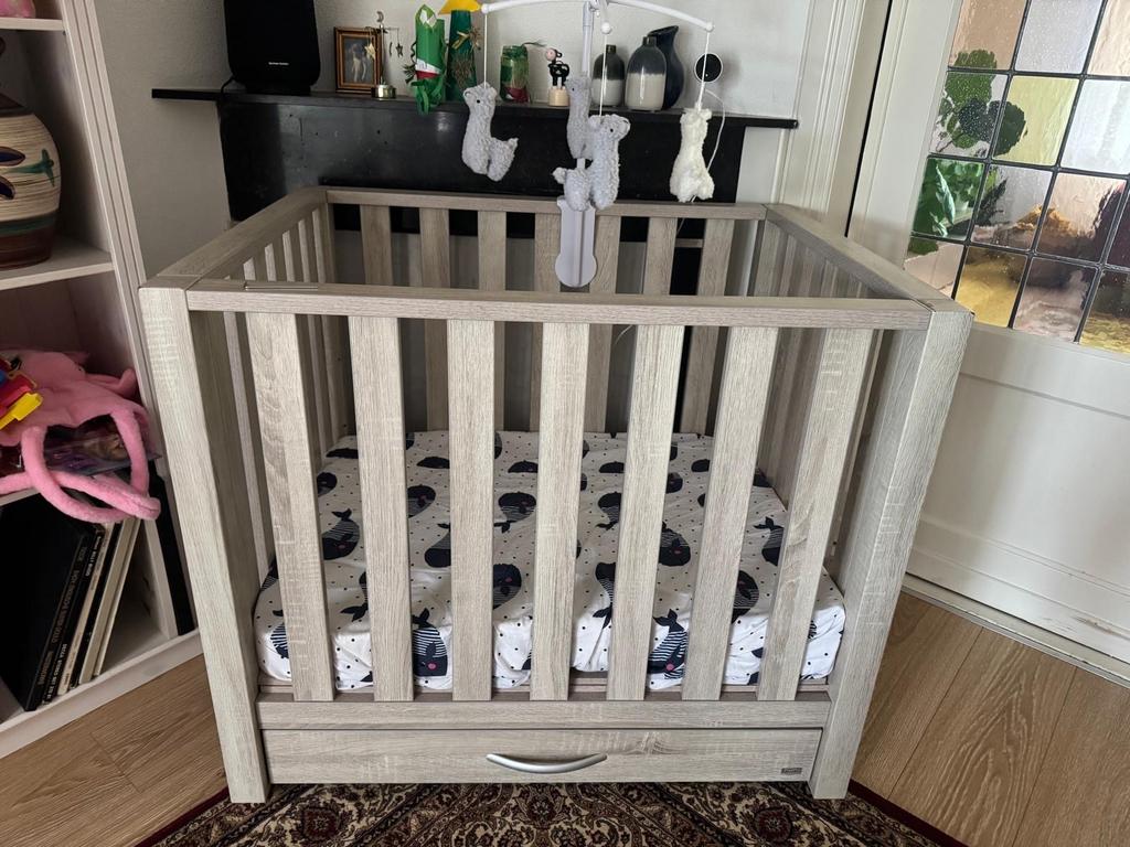 Baby box met lade, matras en mat - Goede staat, Kinderen en Baby's, Boxen, Ophalen, Gebruikt, Rechthoekig, Lade