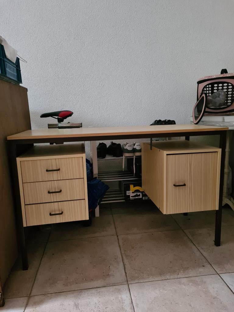 Bureau in perfecte staat, Huis en Inrichting, Bureaus, Ophalen, Zo goed als nieuw