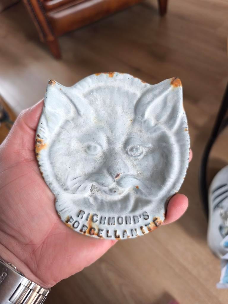 Antieke gietijzeren vide poche kattenhoofd Richmond's Ltd, Ophalen of Verzenden