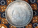 Mooie oude Chinese One Dollar munt met een portret 4,4 cm., Antiek en Kunst, Ophalen of Verzenden