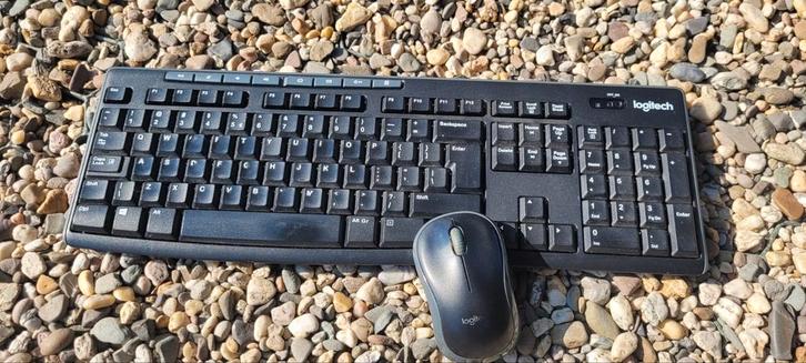 Logitech draadloos toetsenbord en muis, Computers en Software, Toetsenborden, Zo goed als nieuw, Ophalen of Verzenden