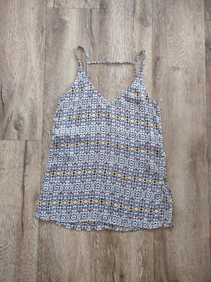 Prachtige wit blauw top met mooi patroon H&M, hemdje, XS-34., Kleding | Dames, Tops, Zo goed als nieuw, Maat 34 (XS) of kleiner