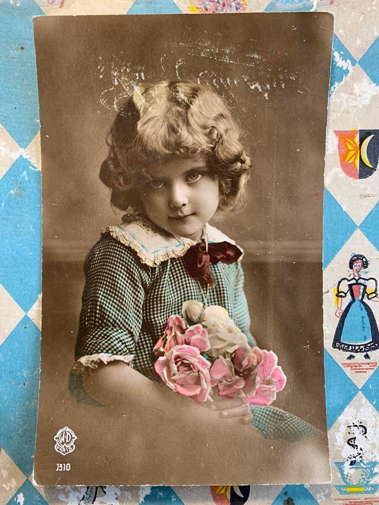 Meisje in geruite jurk (NN), Ophalen of Verzenden, 1920 tot 1940, Gelopen, Kinderen