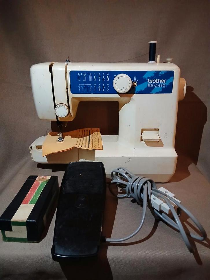 Brother BS-2410 Naaimachine met accessoires, Hobby en Vrije tijd, Naaimachines en Toebehoren, Gebruikt, Naaimachine, Brother, Ophalen of Verzenden