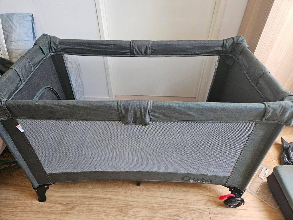 Qute Qdream campingbed met kruipluik Incl. matras, Ophalen, Zo goed als nieuw, Reisbedje