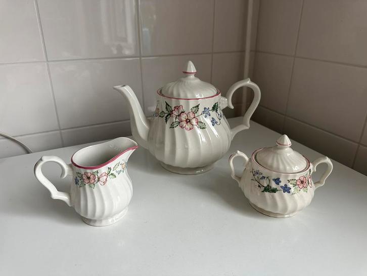 Engelse theeset uit de serie "Spring Fields" van Wood & Sons, Antiek en Kunst, Antiek | Servies compleet, Ophalen of Verzenden