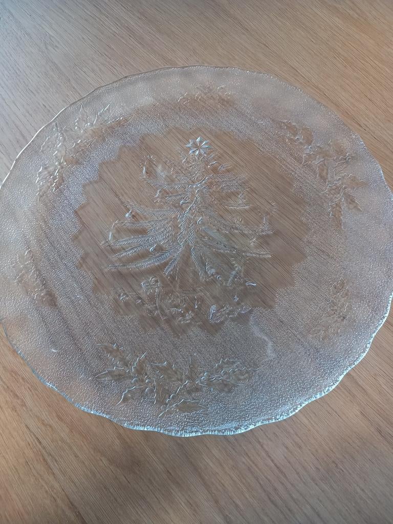 Kerst schaal/ bord  van KIG Indonesië., Huis en Inrichting, Keuken | Servies, Gebruikt, Ophalen of Verzenden, Glas, Bord(en)