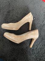 Pumps kleur beige bruin suede maat 39.5 merk Perlato, Ophalen of Verzenden, Zo goed als nieuw, Beige