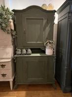 Antiek klein buffet, brocante buffetkast, vintage kast VdlM, Ophalen, Met deur(en), Oud kastje olijfgroen groen servieskast doorleefde keukenkast