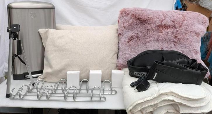 Partij div. spullen kussen dekbed prullenbak statief kapstok, Huis en Inrichting, Woonaccessoires | Kussens, Nieuw, Wit, Vierkant