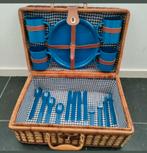 PICKNICKMAND,4 personen,bestek,beker,Brocante,Riet,Blauw, Hobby en Vrije tijd, Picknickmanden, Ophalen of Verzenden, Gebruikt