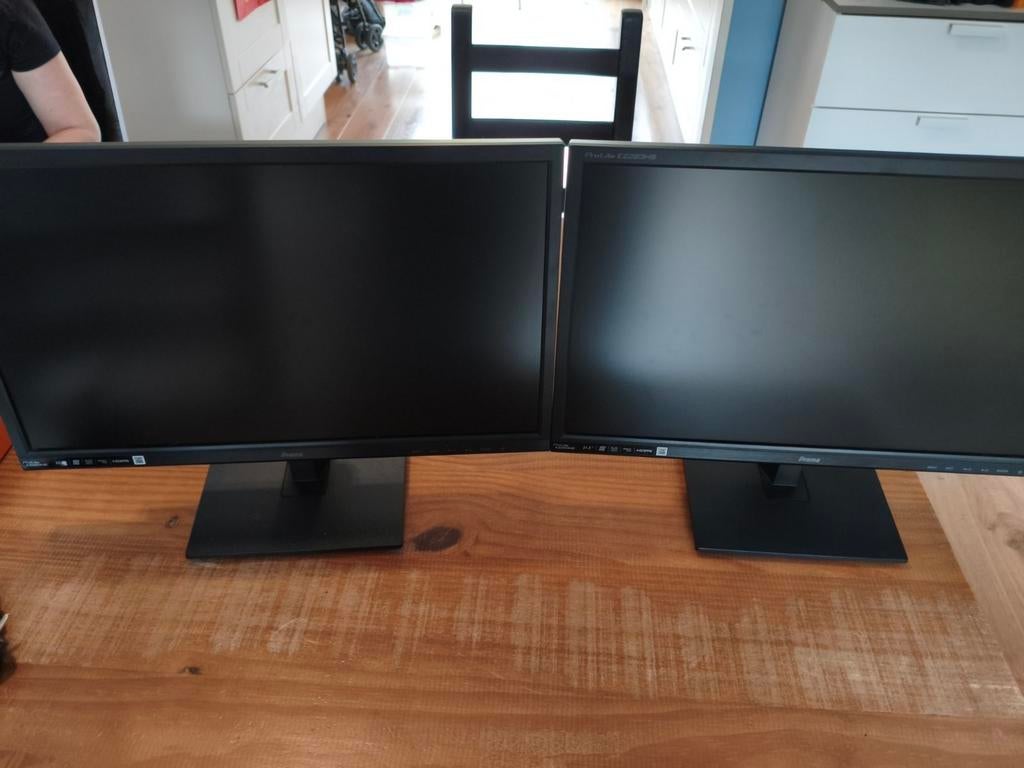 2 beeldschermen, Ilyama Prolite E2283HS, samen 20 euro., Ophalen, Zo goed als nieuw, Full HD, 61 t/m 100 Hz