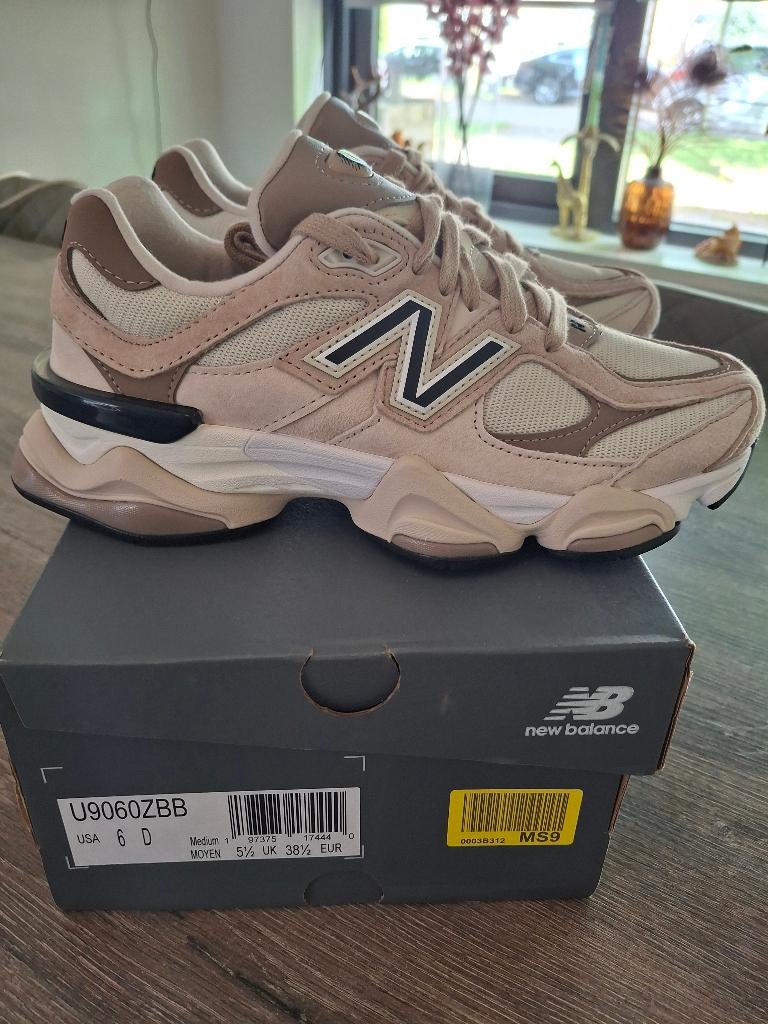 Nieuwe New balance 9060 maat 38.5, Bruin, New Balance, Nieuw, Ophalen of Verzenden