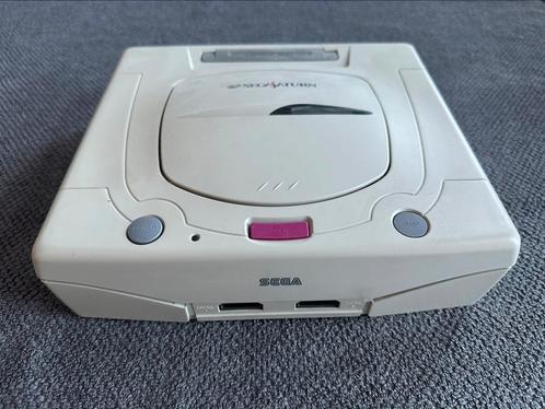 Sega Saturn (Japanse versie) met een controller, Spelcomputers en Games, Spelcomputers | Sega, Zo goed als nieuw, Saturn of Dreamcast