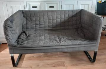 Groot hondenbed beschikbaar voor biedingen